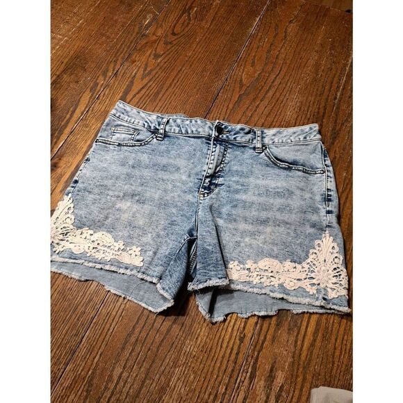 C.EST1946 Women’s Size 16 Contemporary Blue Denim Cutoff Shorts Lace Hem Stretch - Picture 1 of 6